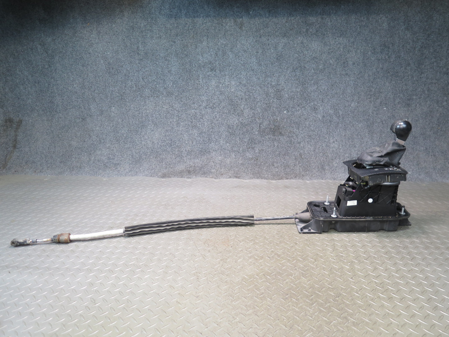 2008 VW Golf MK5 R32 A/T Automatic Transmission Shifter w Cable 1K1713041B OEM