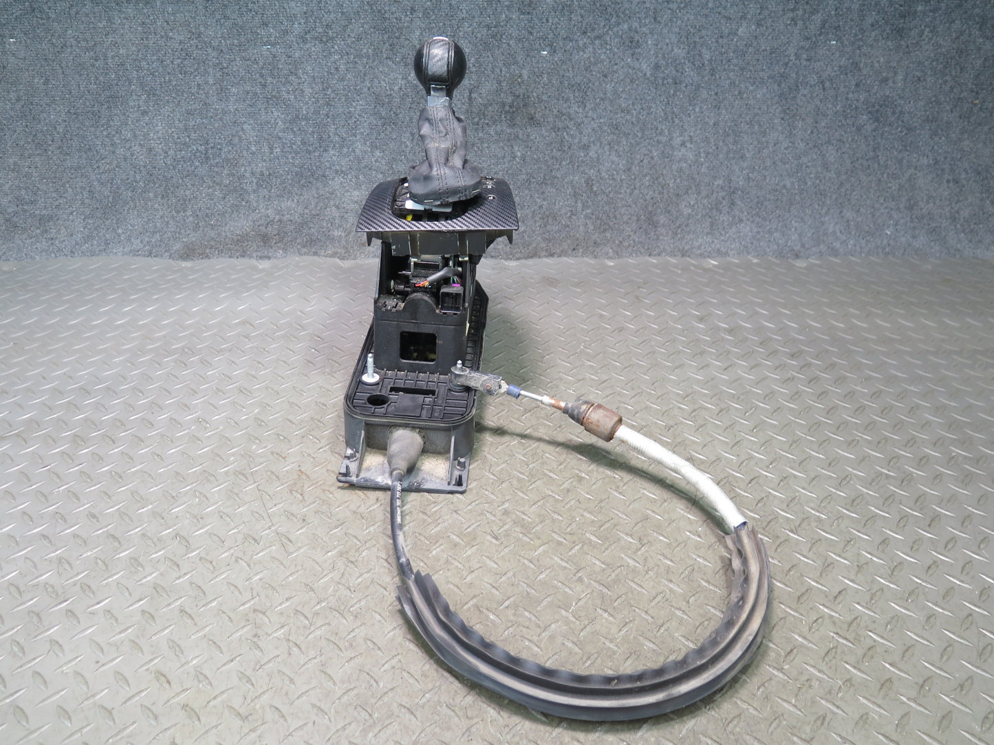 2008 VW Golf MK5 R32 A/T Automatic Transmission Shifter w Cable 1K1713041B OEM