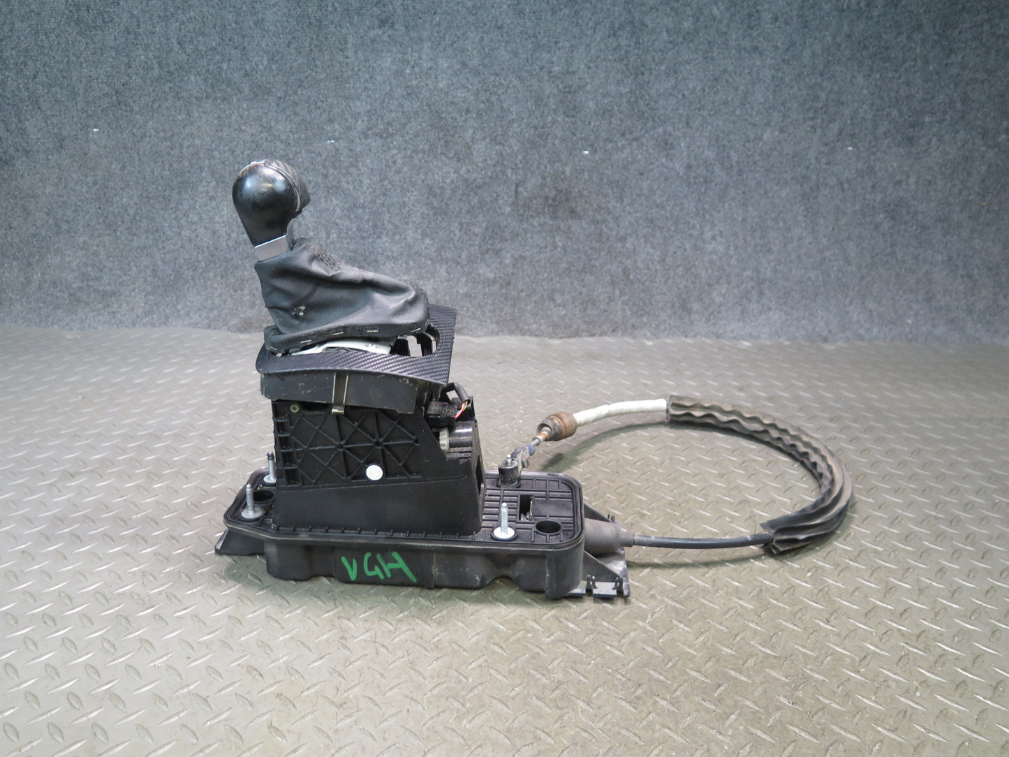 2008 VW Golf MK5 R32 A/T Automatic Transmission Shifter w Cable 1K1713041B OEM