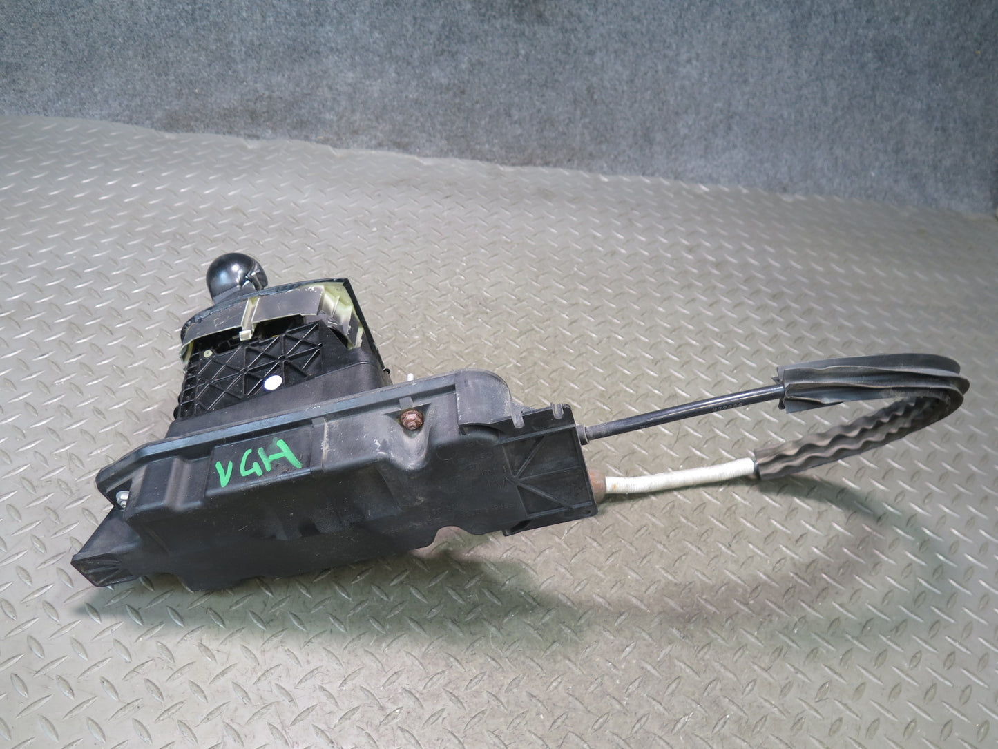 2008 VW Golf MK5 R32 A/T Automatic Transmission Shifter w Cable 1K1713041B OEM