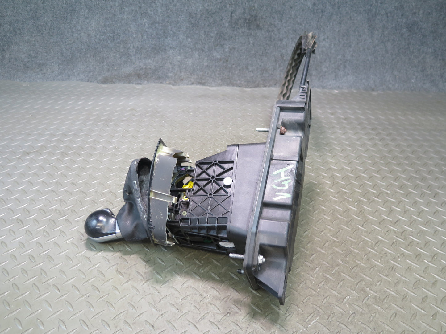 2008 VW Golf MK5 R32 A/T Automatic Transmission Shifter w Cable 1K1713041B OEM