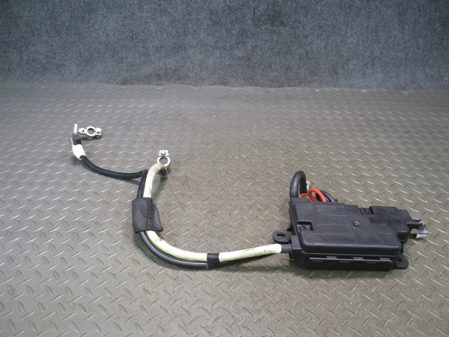 06-09 VW Golf MK5 R32 3.2L Battery Negative Cable w Fuse Box 1K0971226