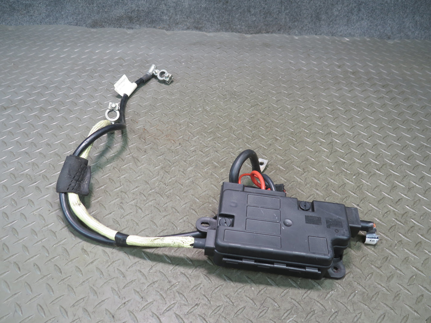 06-09 VW Golf MK5 R32 3.2L Battery Negative Cable w Fuse Box 1K0971226
