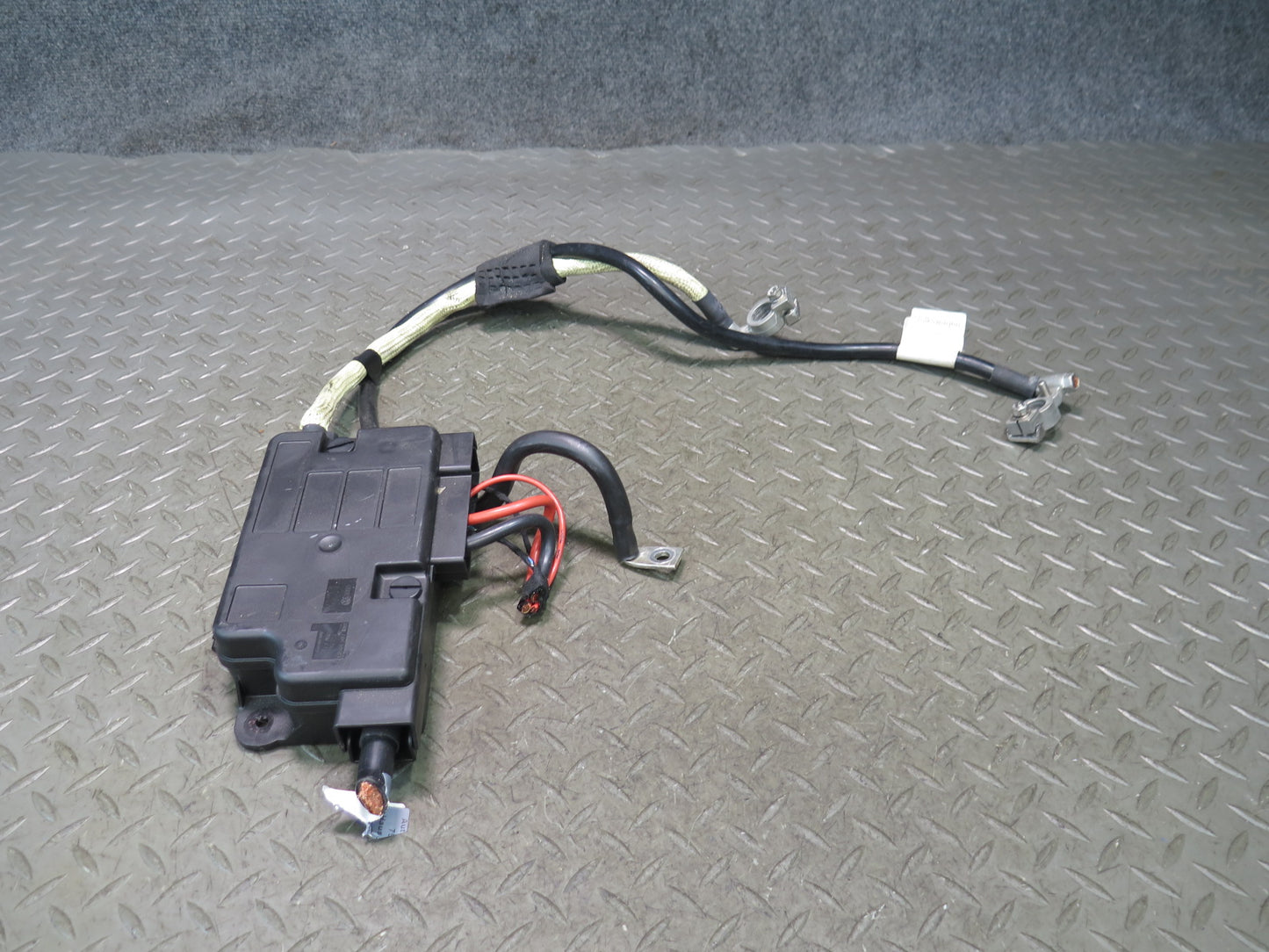 06-09 VW Golf MK5 R32 3.2L Battery Negative Cable w Fuse Box 1K0971226