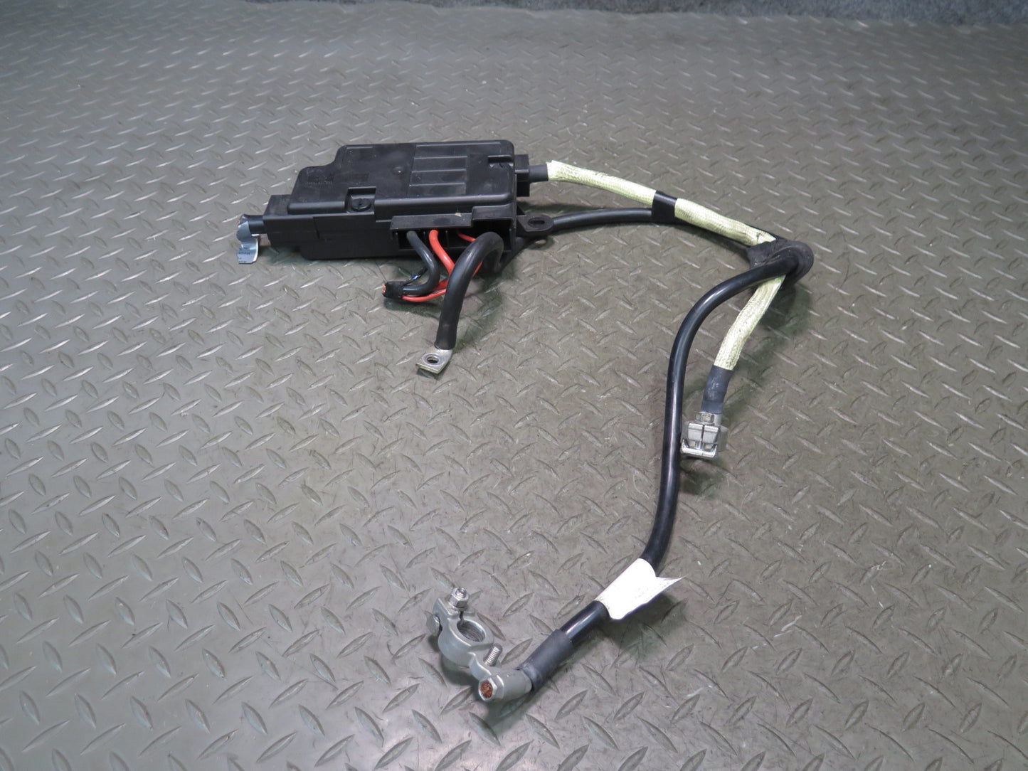 06-09 VW Golf MK5 R32 3.2L Battery Negative Cable w Fuse Box 1K0971226