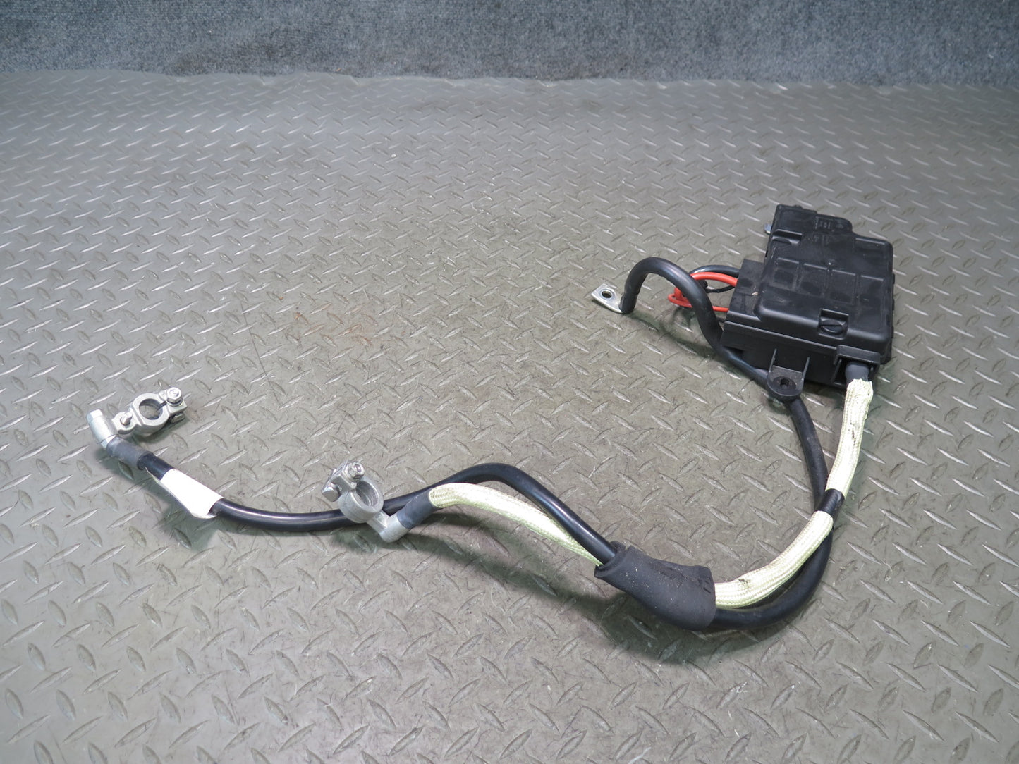 06-09 VW Golf MK5 R32 3.2L Battery Negative Cable w Fuse Box 1K0971226