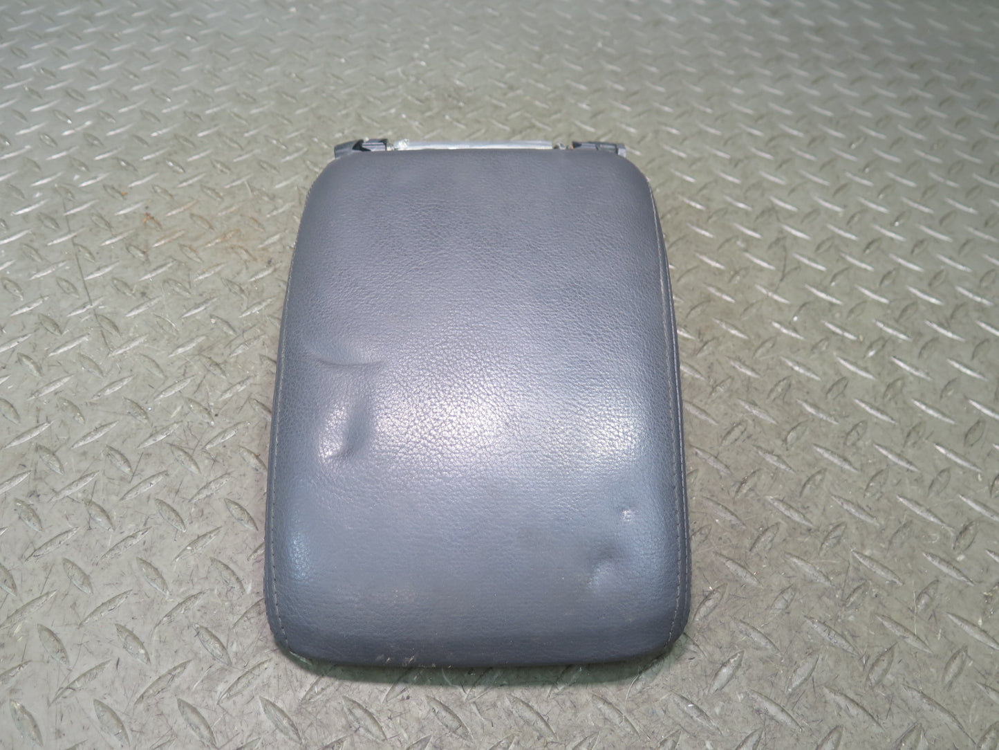 06-09 VW Golf MK5 R32 Center Console Leather Armrest Lid Cover OEM
