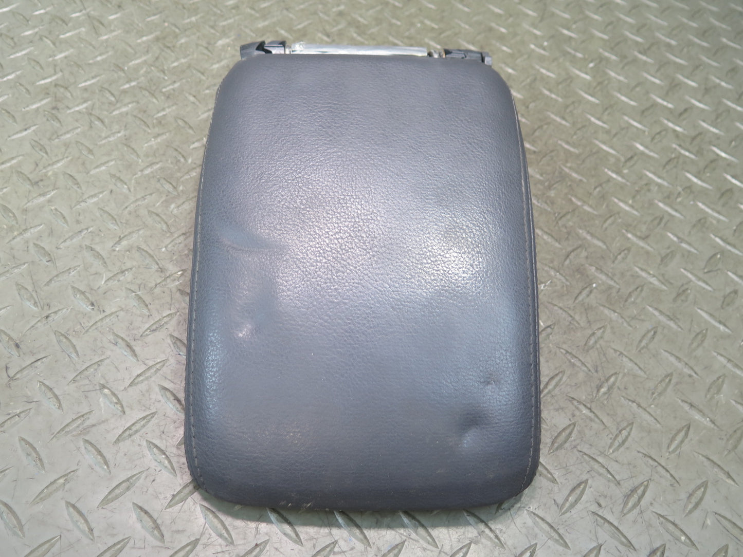 06-09 VW Golf MK5 R32 Center Console Leather Armrest Lid Cover OEM