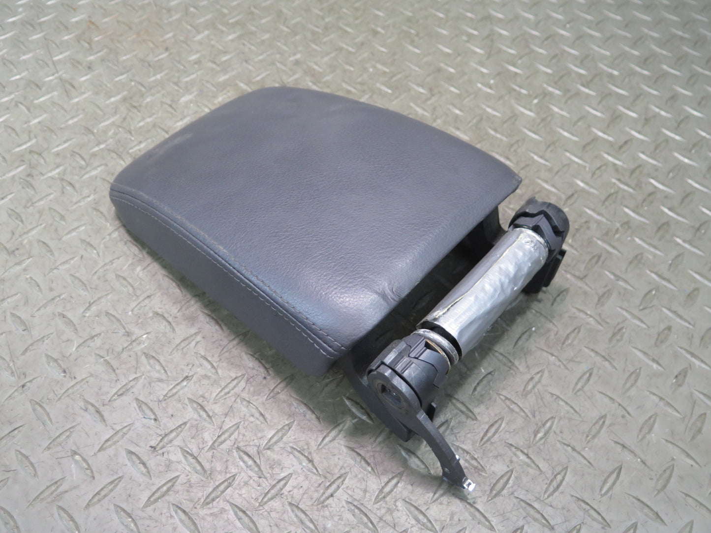 06-09 VW Golf MK5 R32 Center Console Leather Armrest Lid Cover OEM