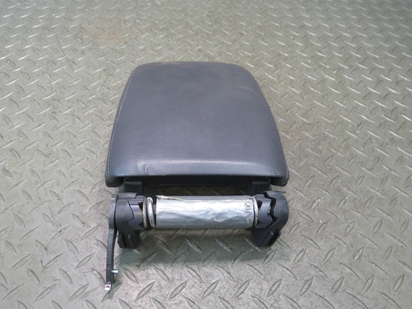 06-09 VW Golf MK5 R32 Center Console Leather Armrest Lid Cover OEM