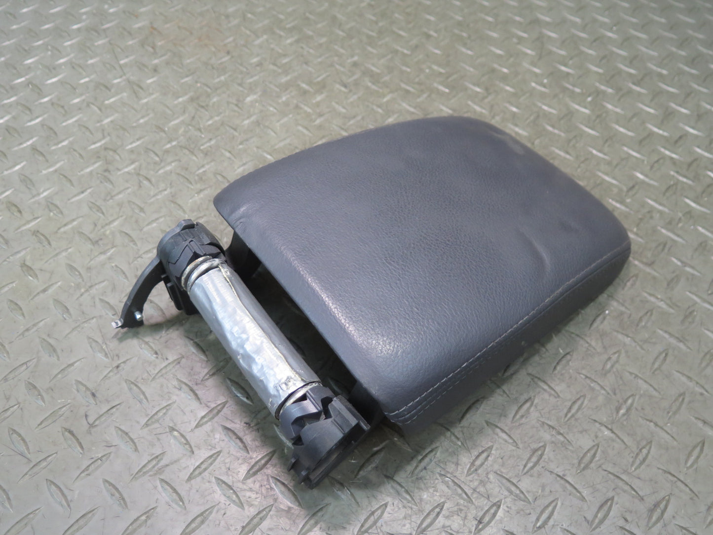 06-09 VW Golf MK5 R32 Center Console Leather Armrest Lid Cover OEM