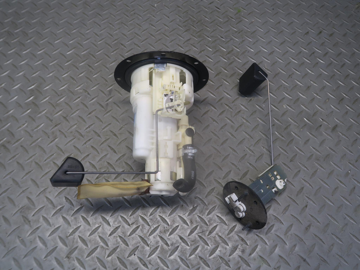 06-10 Lexus UZZ40L SC430 Fuel Pump Level Sensor Sending Unit Set OEM