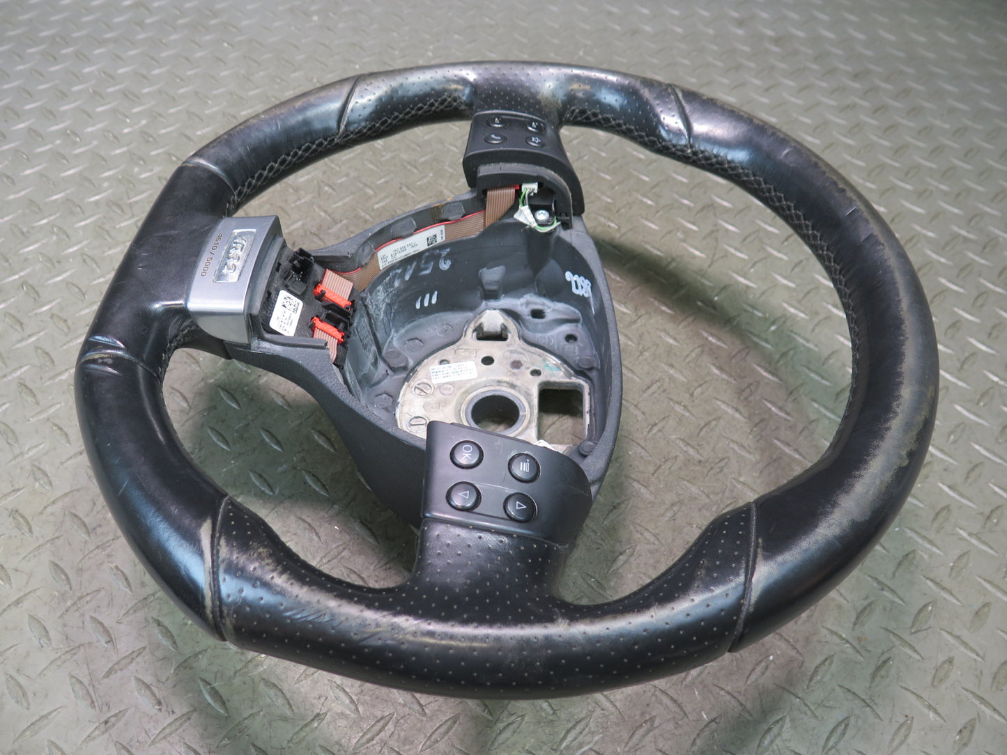 2008 VW Golf MK5 R32 A/T Leather Steering Black w Controls OEM