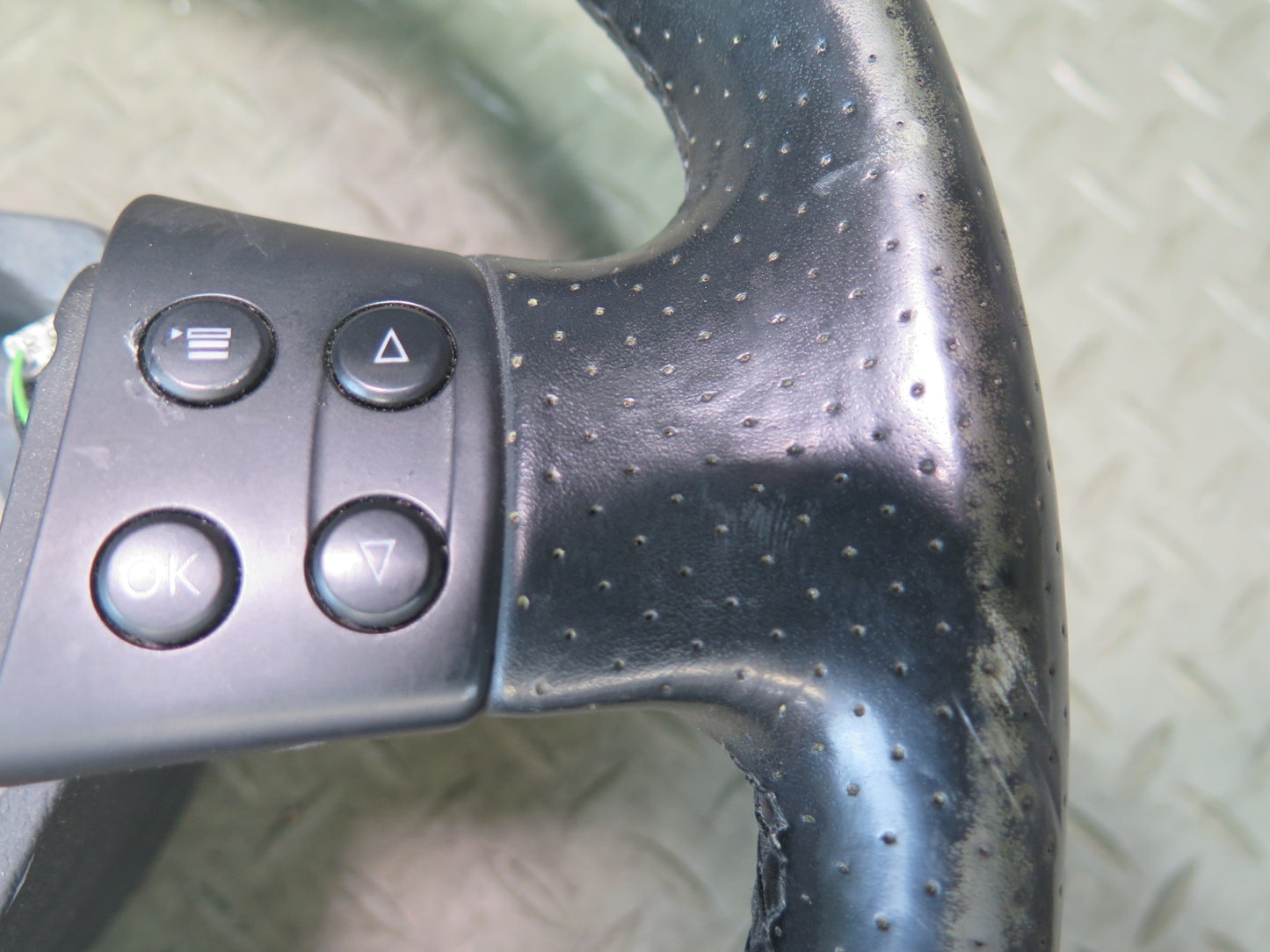 2008 VW Golf MK5 R32 A/T Leather Steering Black w Controls OEM
