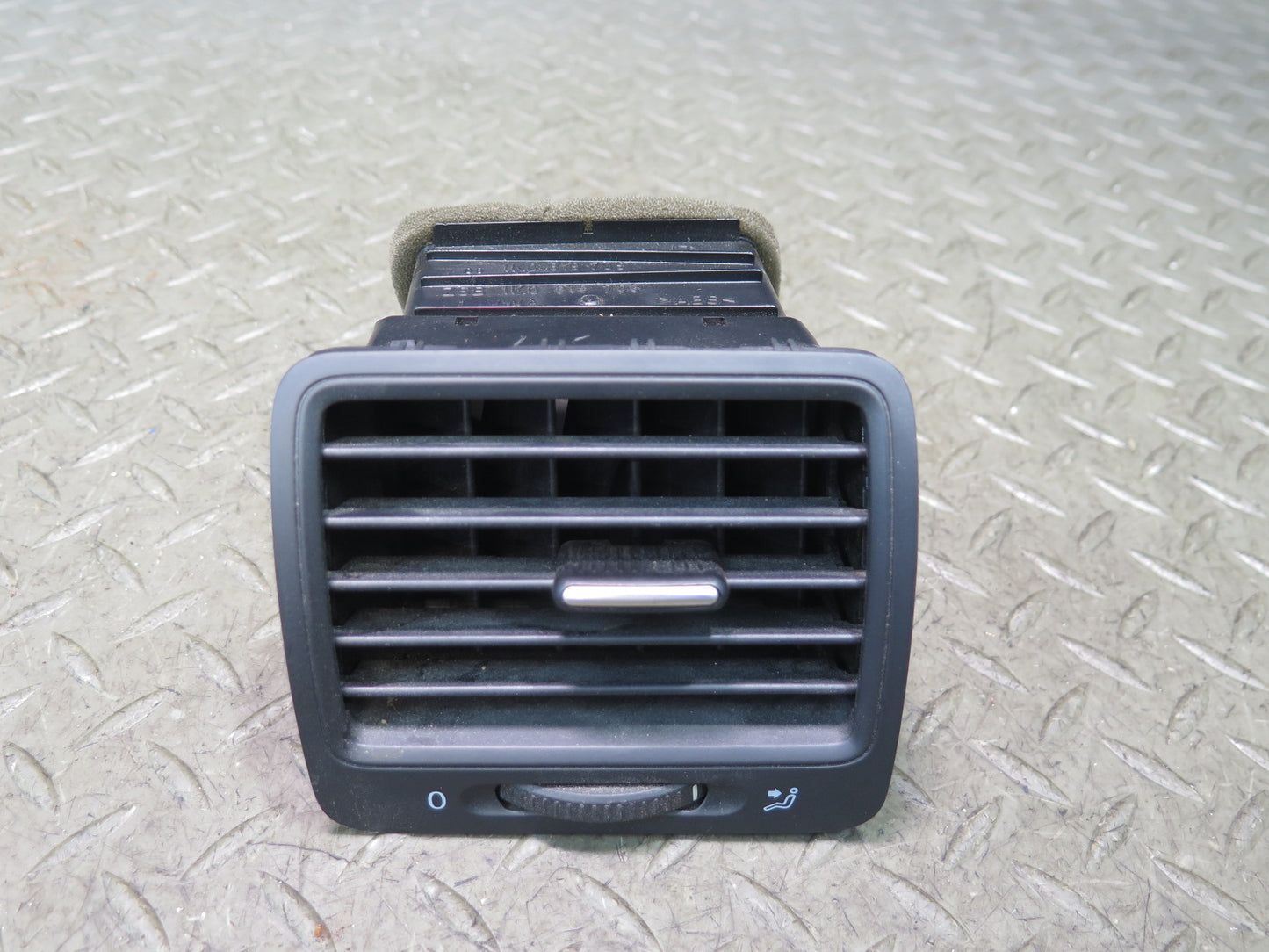 06-09 VW Golf MK5 R32 Set of 2 Dash Front Left & Right A/C Air Vent Grille OEM