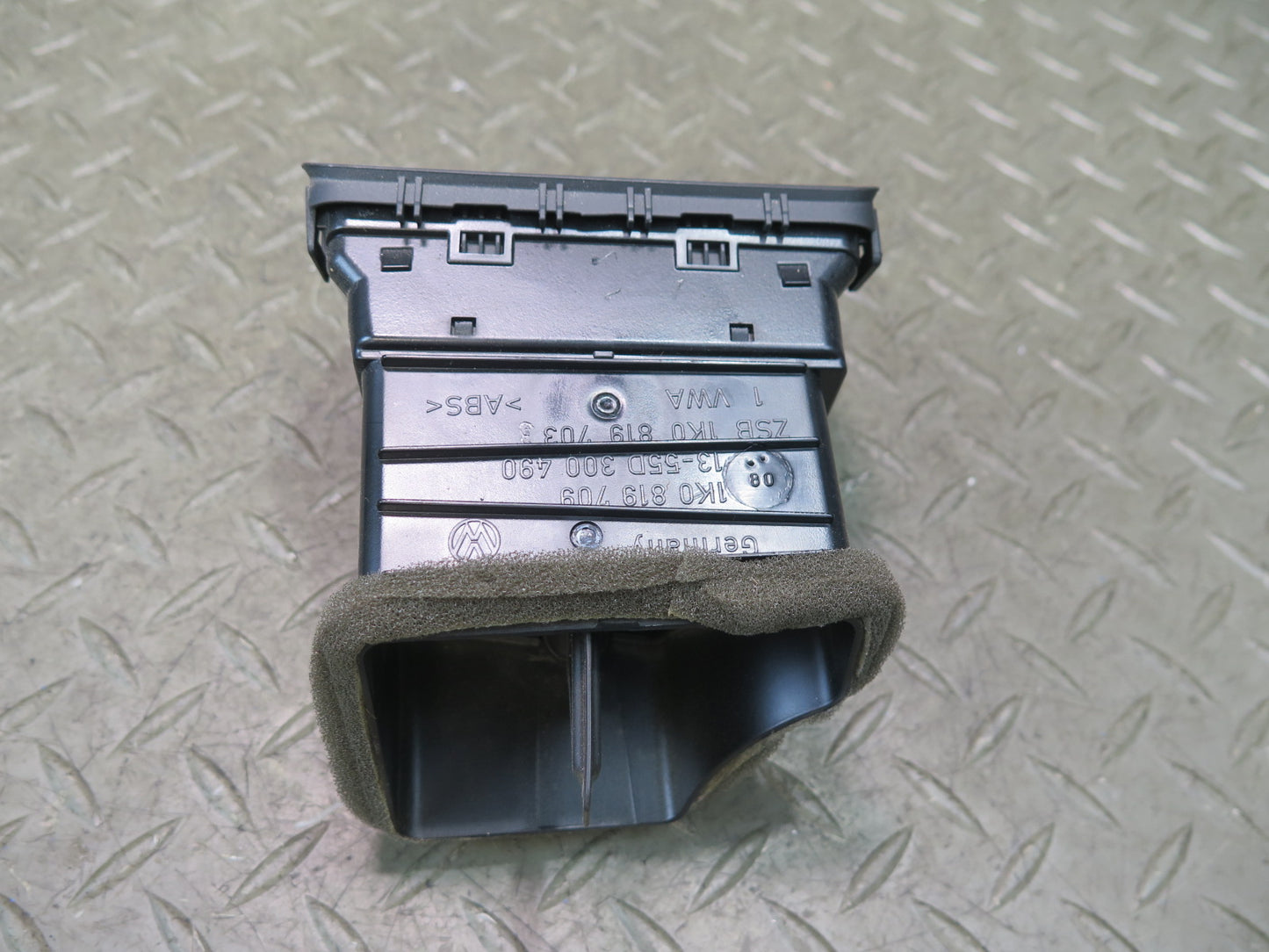 06-09 VW Golf MK5 R32 Set of 2 Dash Front Left & Right A/C Air Vent Grille OEM