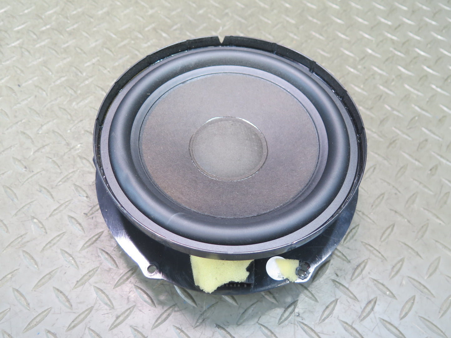 06-09 VW Golf MK5 R32 Set of 2 Front Left & Right Door Speaker OEM