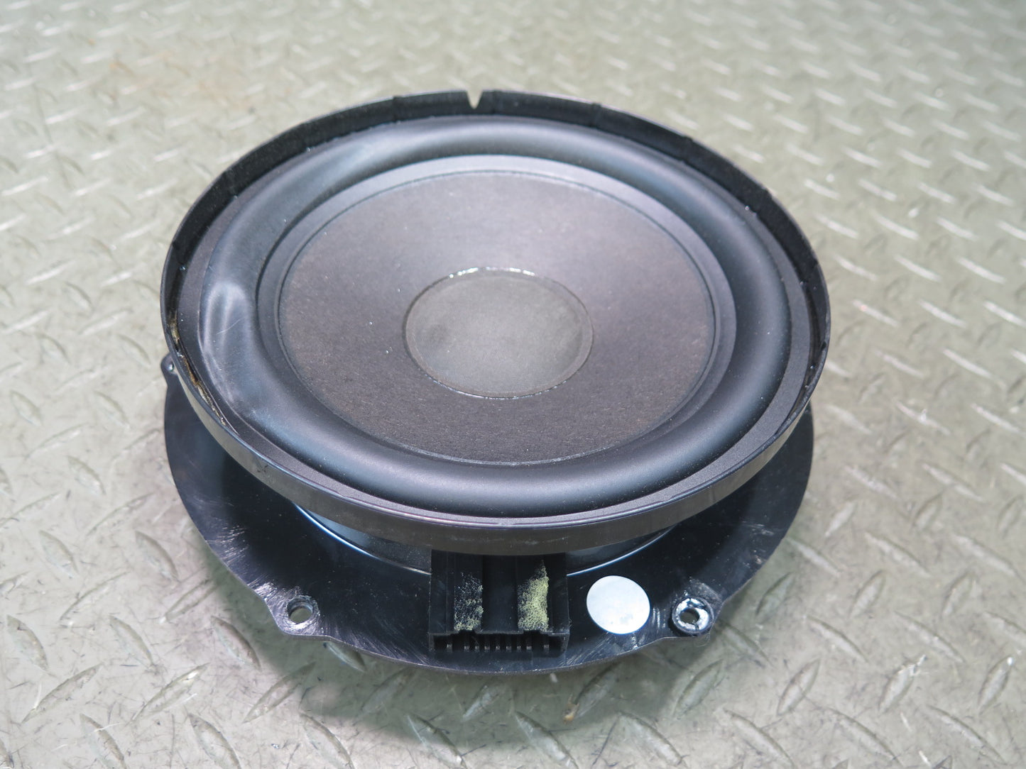 06-09 VW Golf MK5 R32 Set of 2 Front Left & Right Door Speaker OEM
