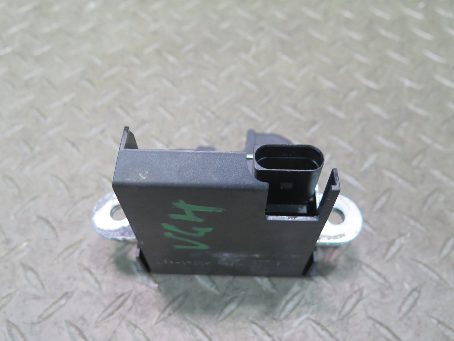 06-09 VW Golf MK5 R32 Rear Trunk Lid Lock Latch OEM