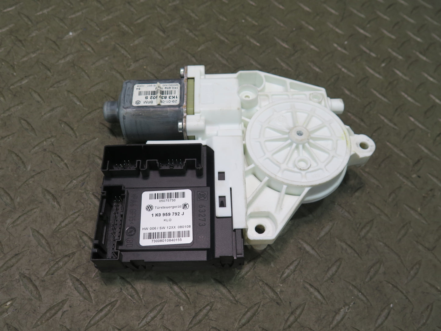 06-09 VW Golf MK5 R32 Right Door Window Regulator Motor 1K3837402S OEM