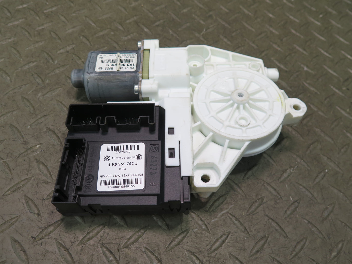 06-09 VW Golf MK5 R32 Right Door Window Regulator Motor 1K3837402S OEM