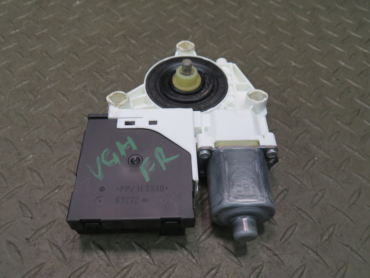 06-09 VW Golf MK5 R32 Right Door Window Regulator Motor 1K3837402S OEM