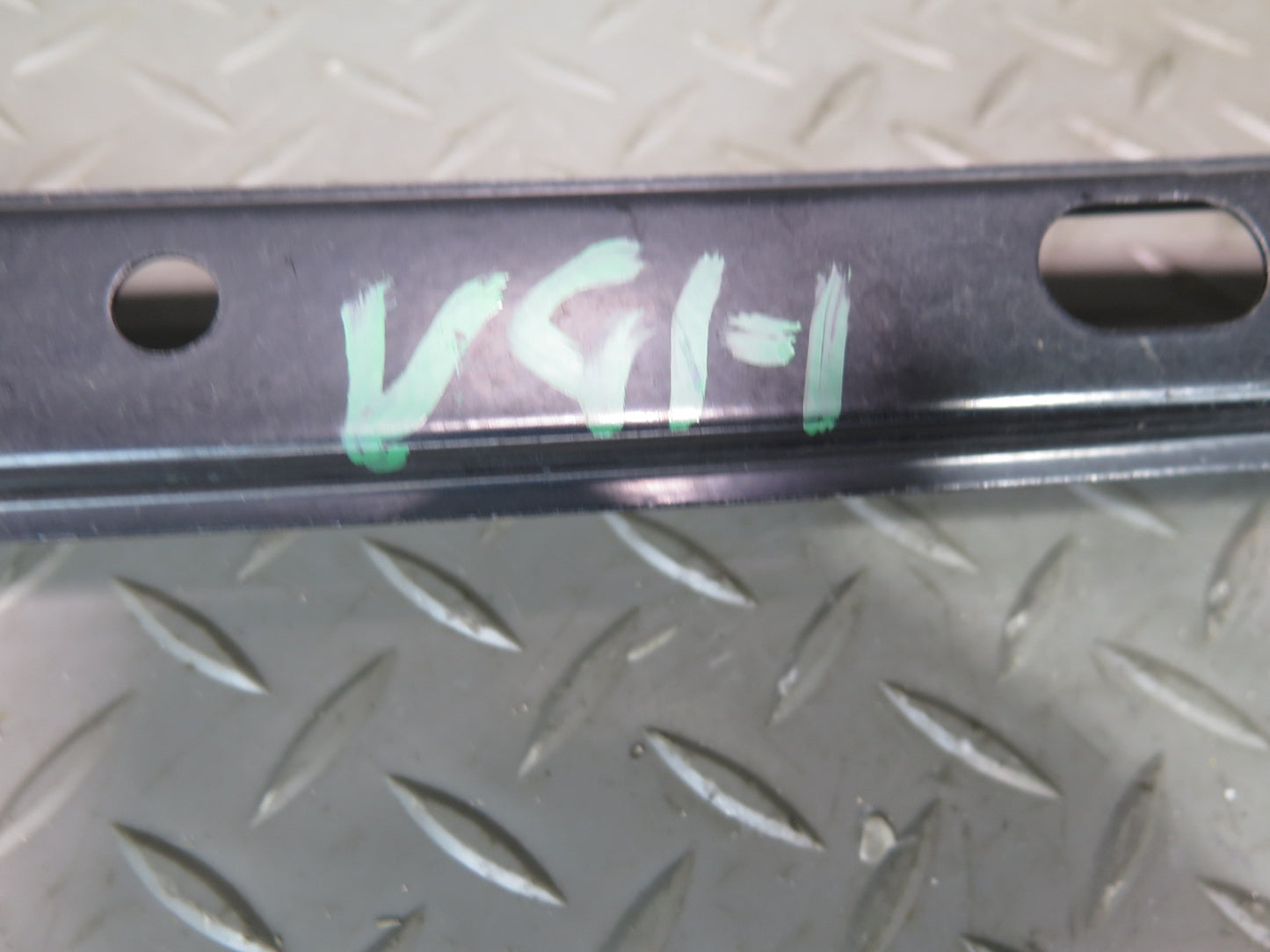 06-09 VW Golf MK5 R32 Right Door Window Regulator NO Motor OEM
