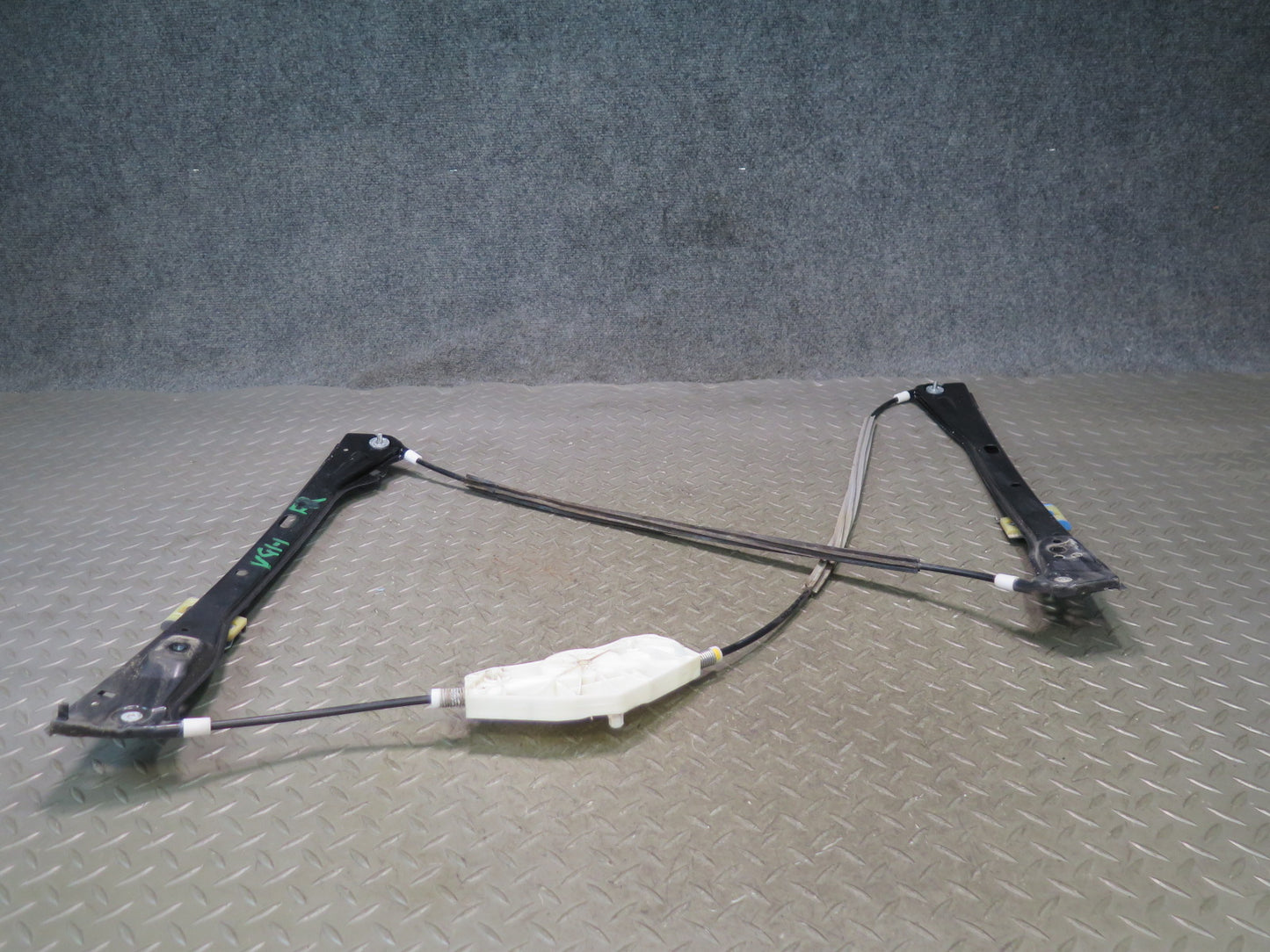 06-09 VW Golf MK5 R32 Right Door Window Regulator NO Motor OEM