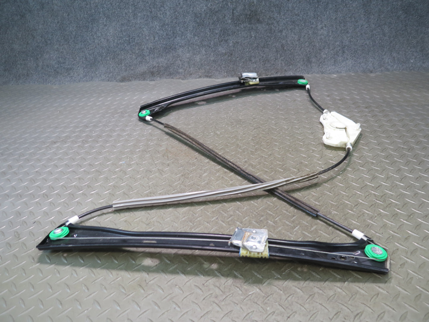 06-09 VW Golf MK5 R32 Right Door Window Regulator NO Motor OEM