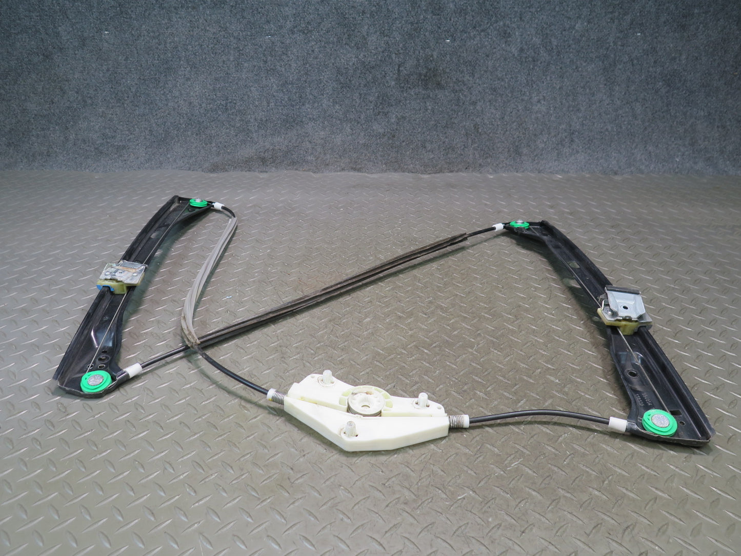 06-09 VW Golf MK5 R32 Right Door Window Regulator NO Motor OEM
