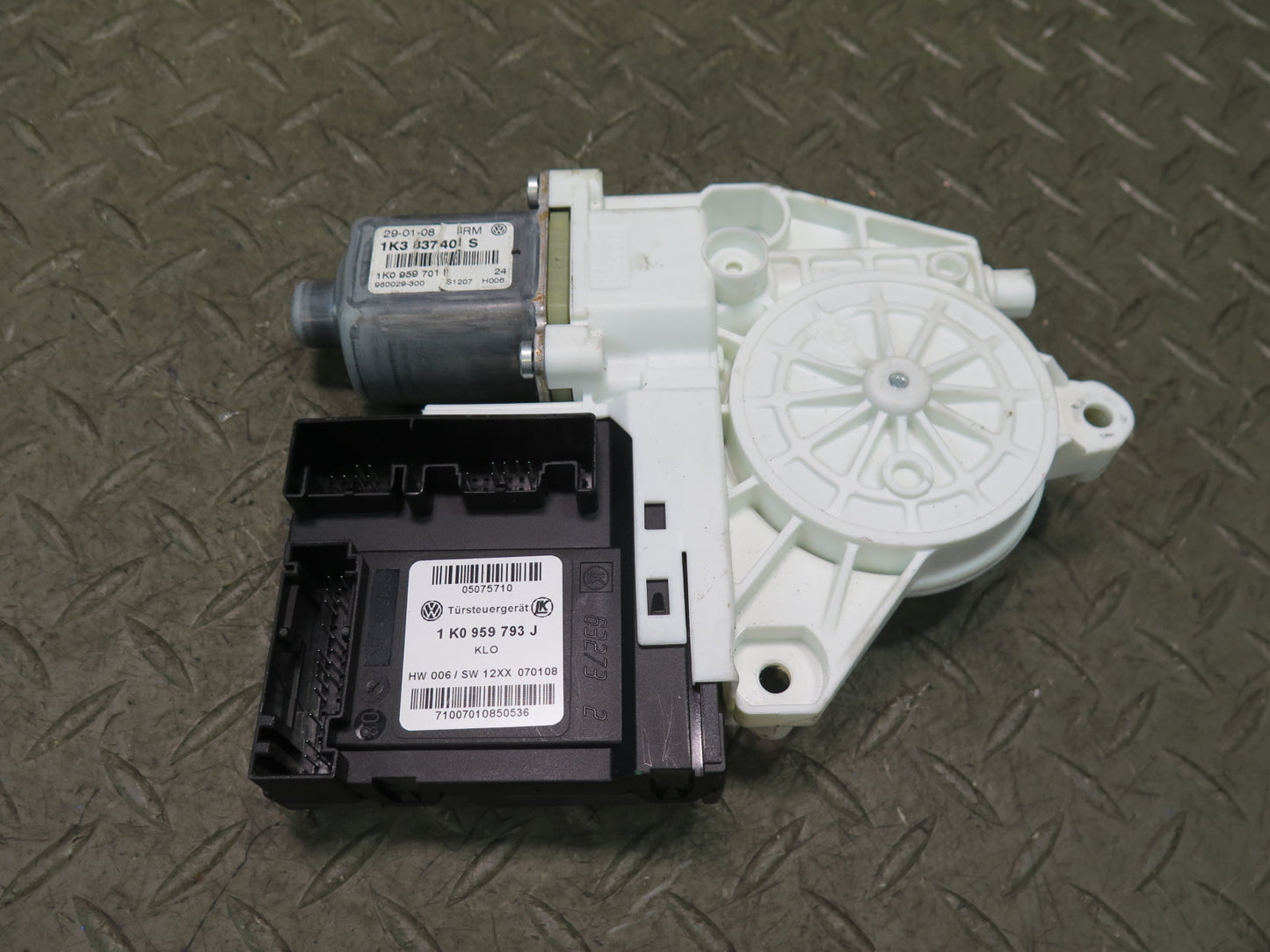 06-09 VW Golf MK5 R32 Left Door Window Regulator Motor 1K3837401S OEM