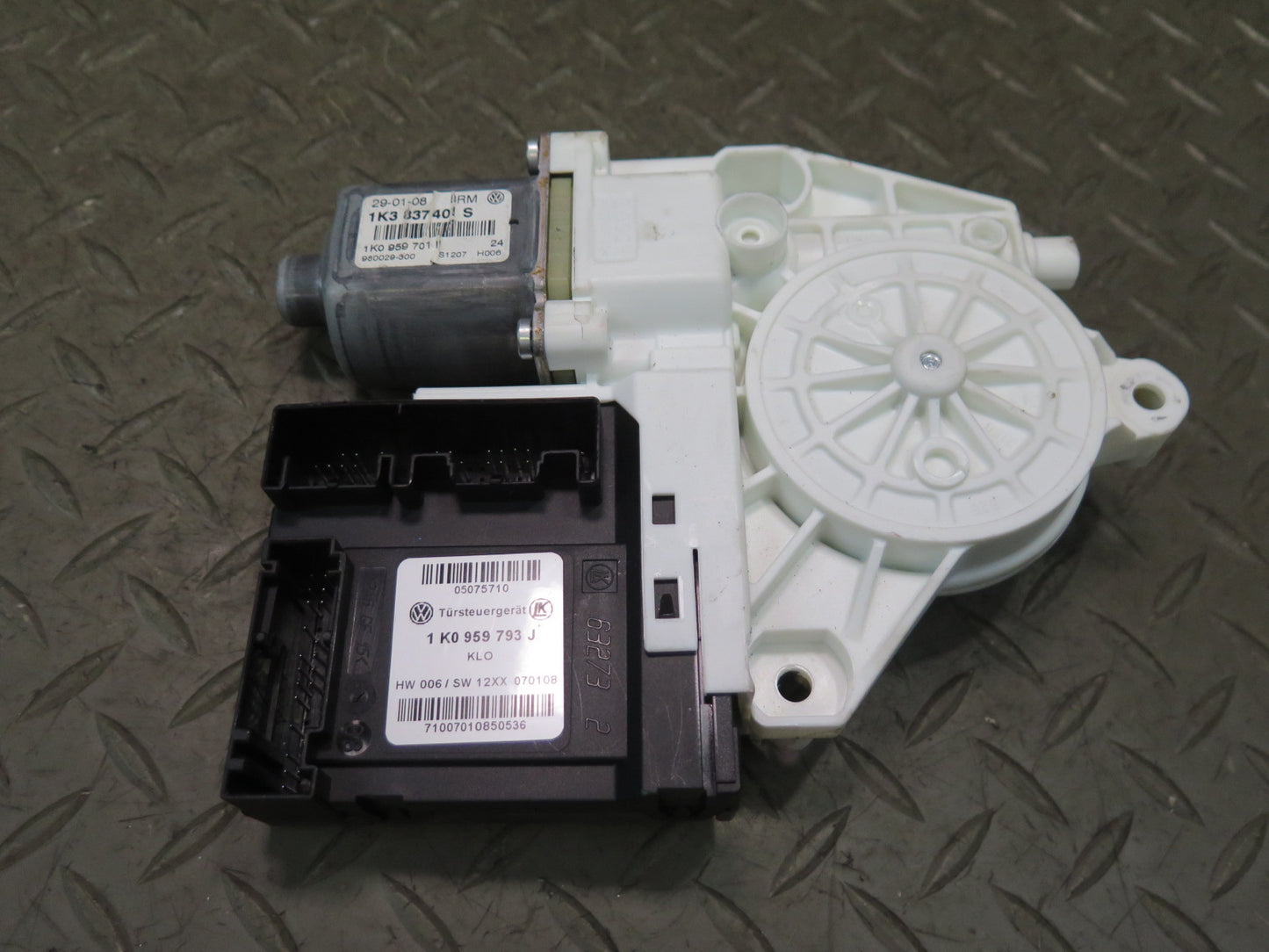 06-09 VW Golf MK5 R32 Left Door Window Regulator Motor 1K3837401S OEM