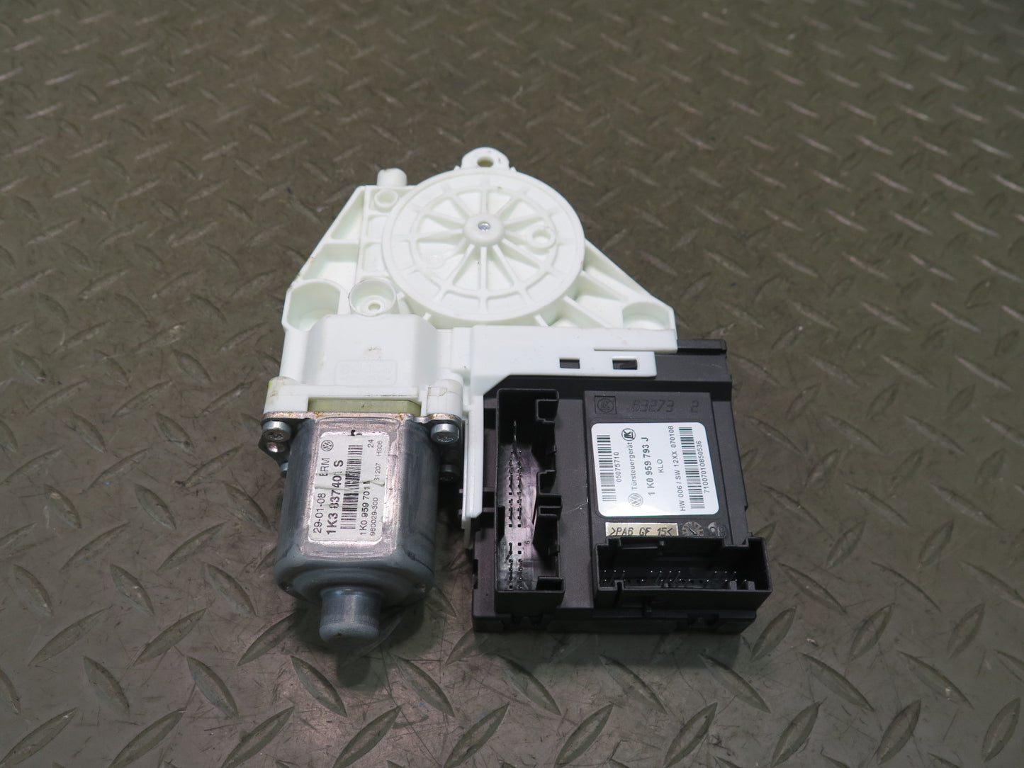 06-09 VW Golf MK5 R32 Left Door Window Regulator Motor 1K3837401S OEM