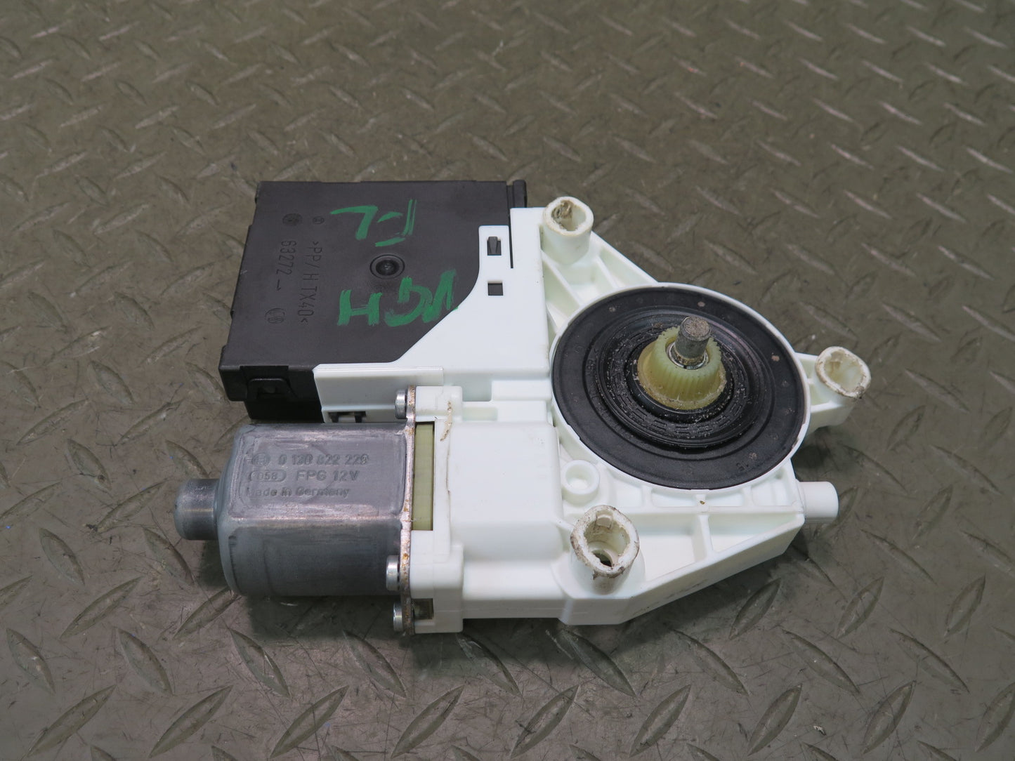 06-09 VW Golf MK5 R32 Left Door Window Regulator Motor 1K3837401S OEM