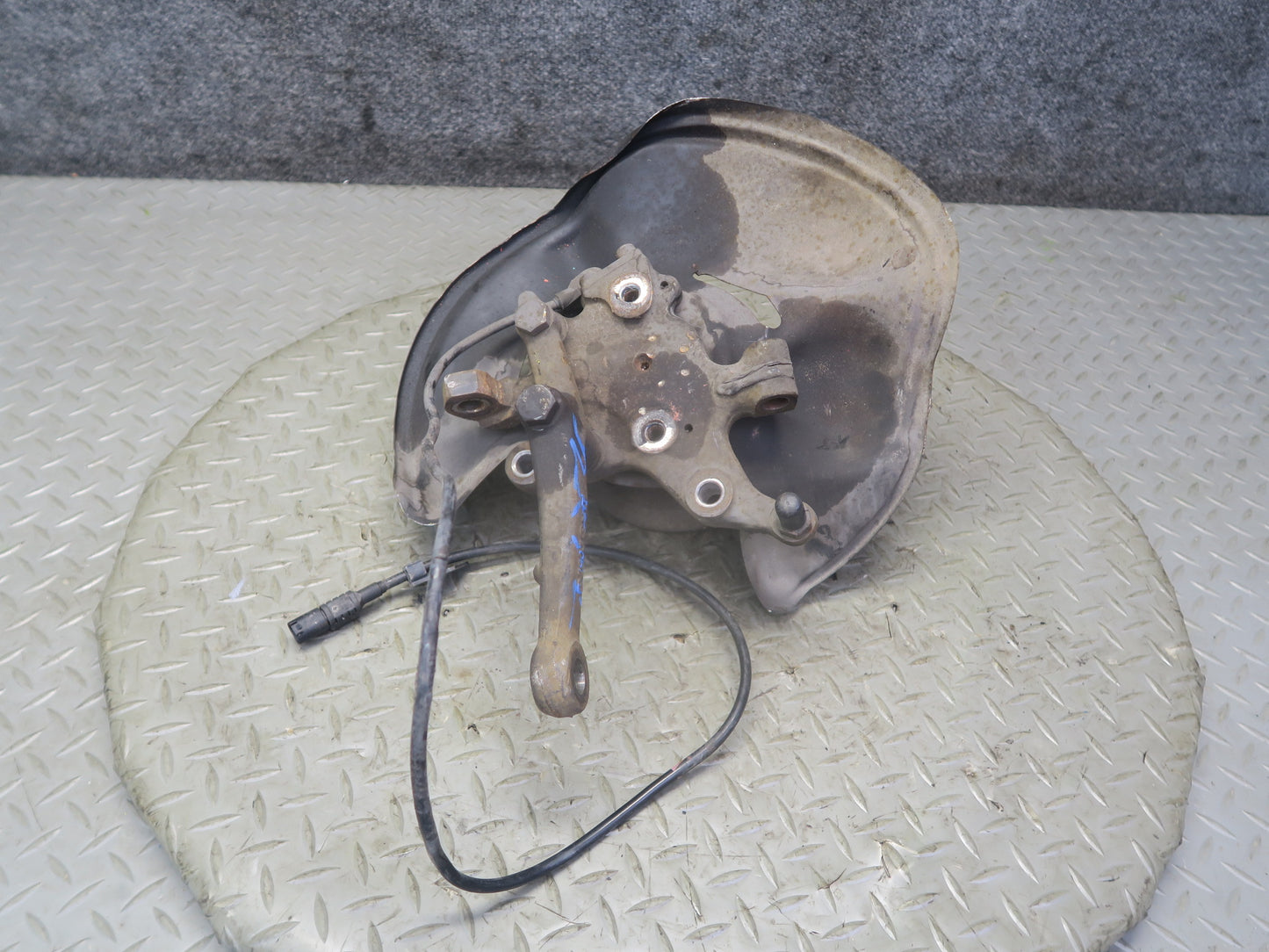 96-02 Mercedes R129 Sl-class Front Left Spindle Knuckle Wheel Hub Bearing OEM