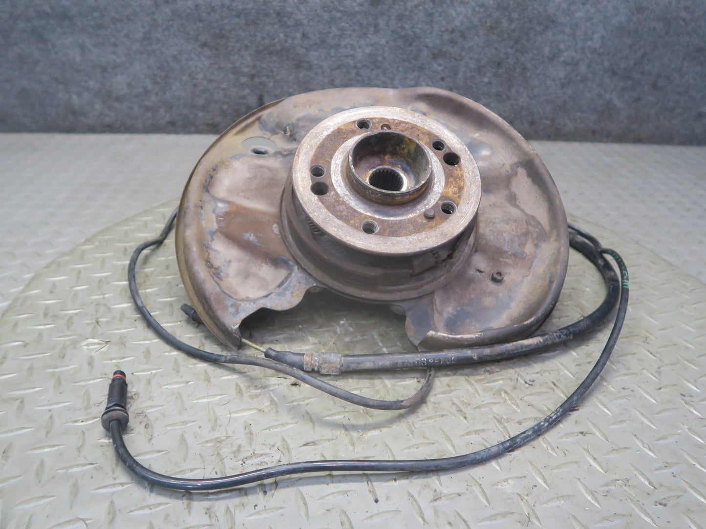 96-02 Mercedes R129 Sl-class Rear Left Spindle Knuckle Wheel Hub Bearing OEM
