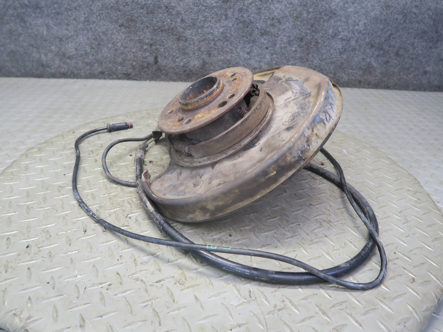 96-02 Mercedes R129 Sl-class Rear Left Spindle Knuckle Wheel Hub Bearing OEM