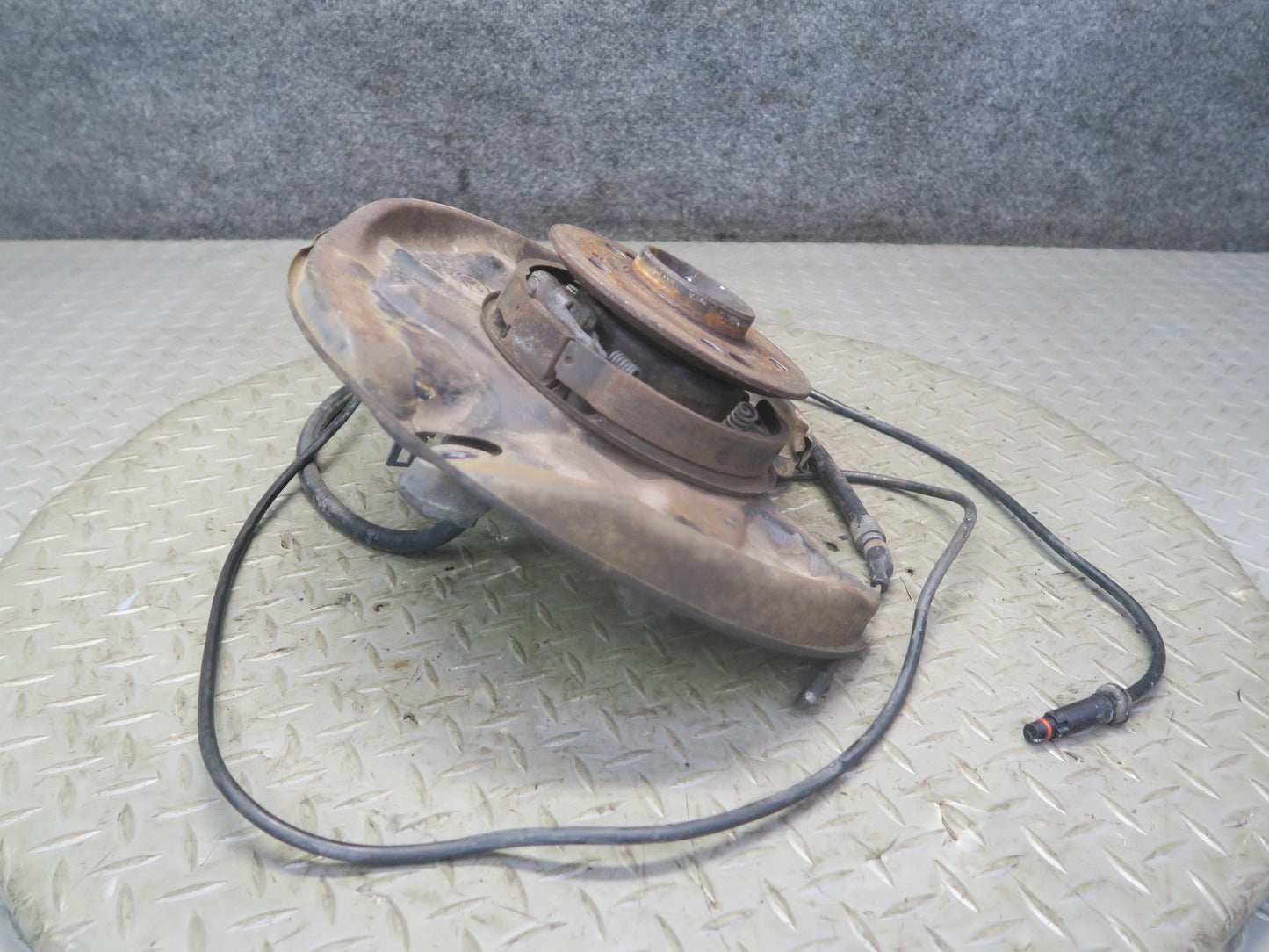 96-02 Mercedes R129 Sl-class Rear Left Spindle Knuckle Wheel Hub Bearing OEM