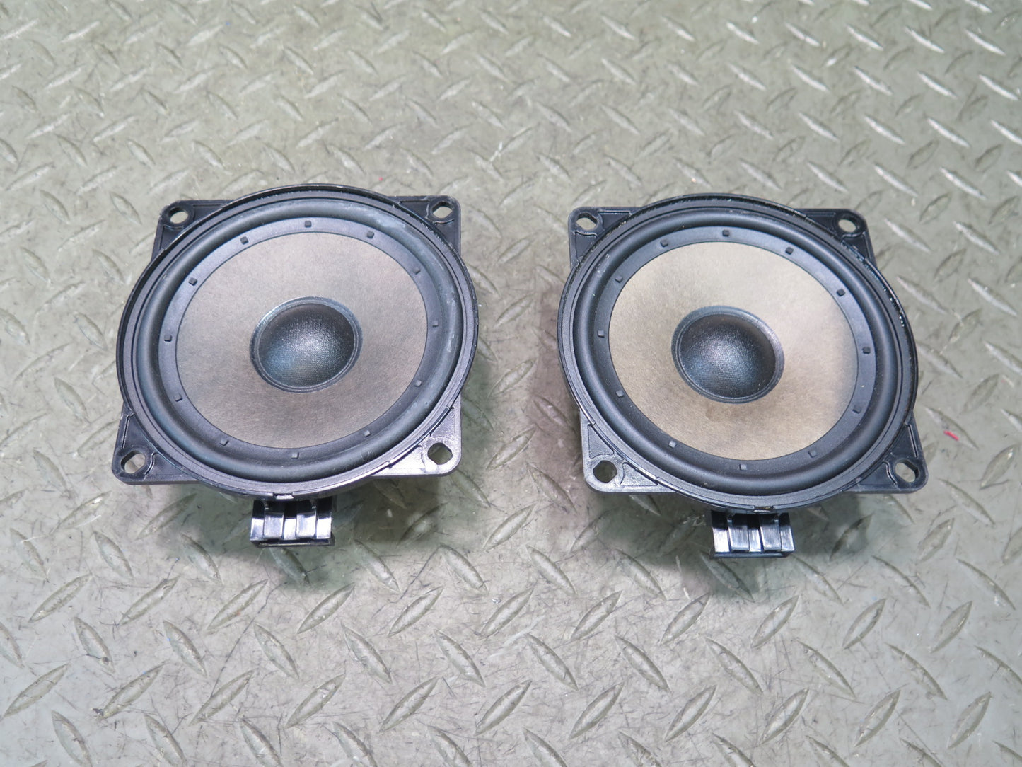 06-09 VW Golf MK5 R32 Set of 2 Left & Right Door Speaker 1K0035415 OEM