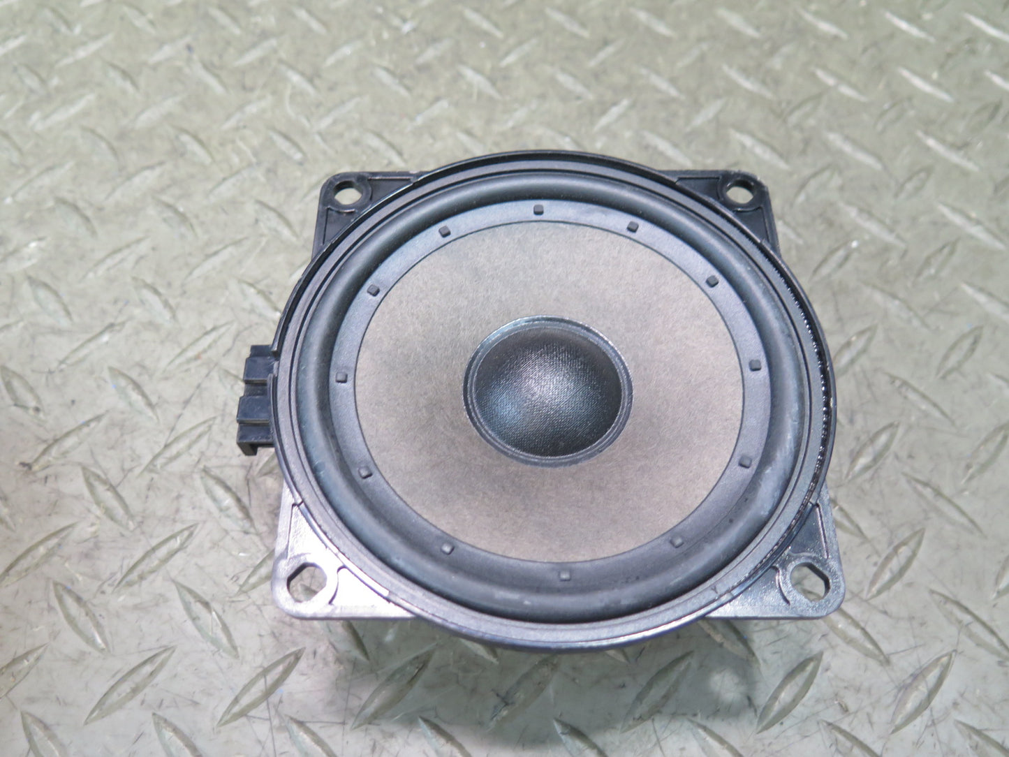 06-09 VW Golf MK5 R32 Set of 2 Left & Right Door Speaker 1K0035415 OEM