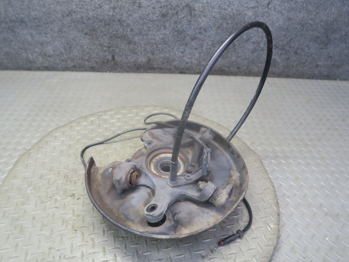96-02 Mercedes R129 Sl-class Rear Left Spindle Knuckle Wheel Hub Bearing OEM