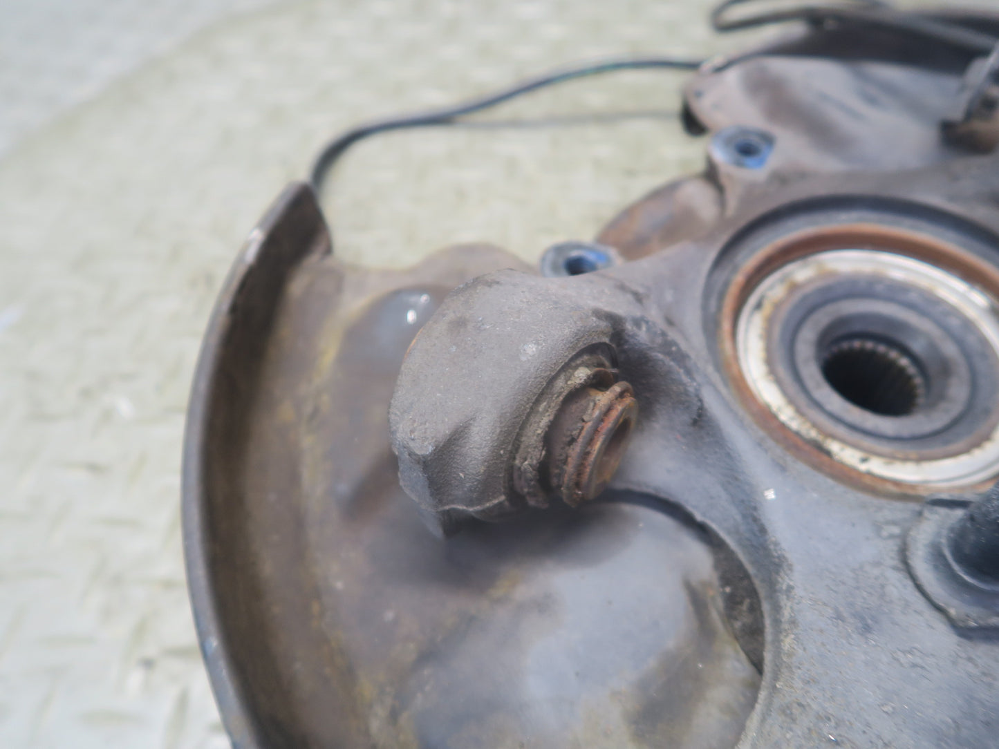 96-02 Mercedes R129 Sl-class Rear Left Spindle Knuckle Wheel Hub Bearing OEM
