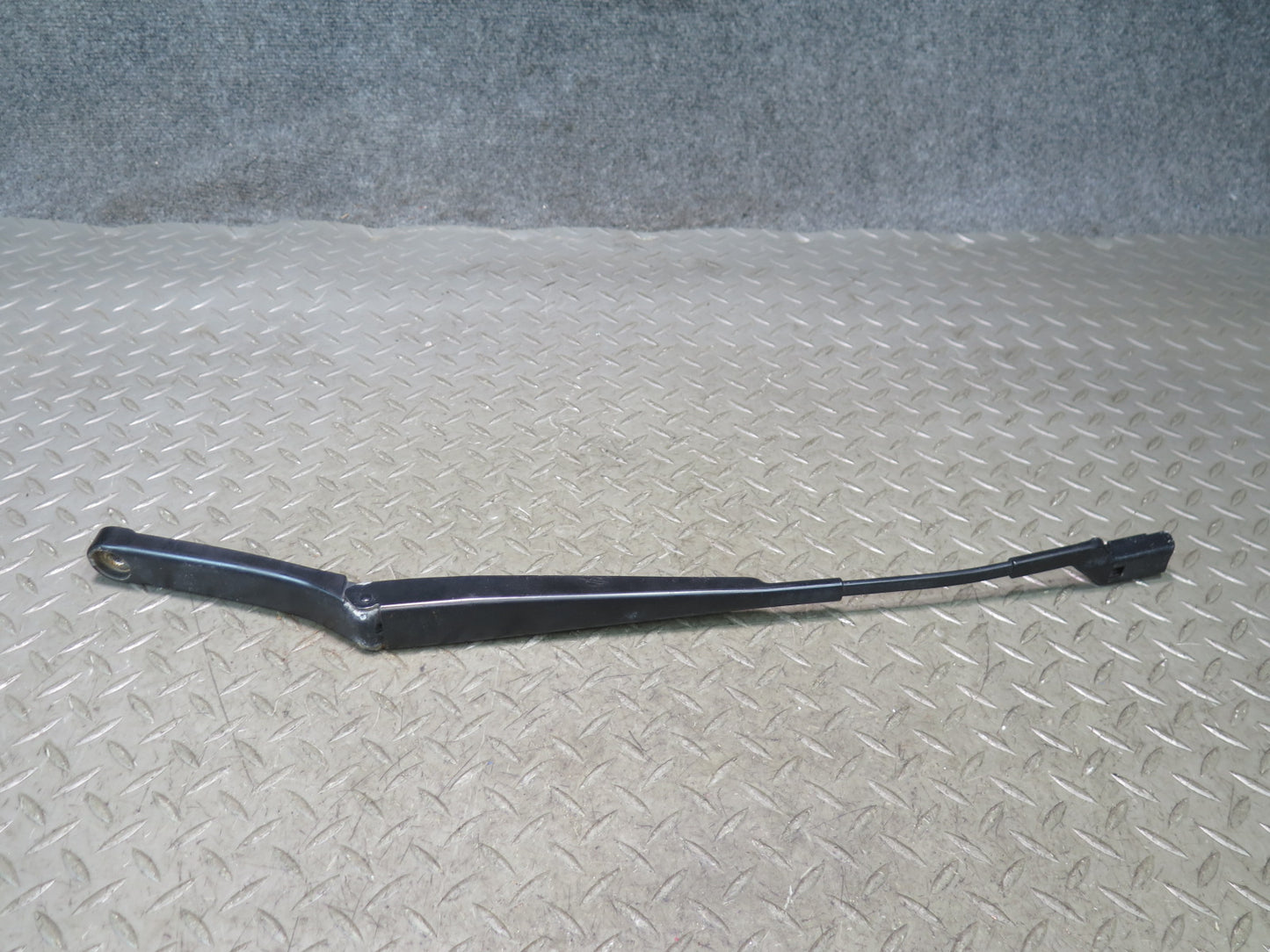 06-09 VW Golf MK5 R32 Set of 2 Front Left & Right Windshield Wiper Arm OEM