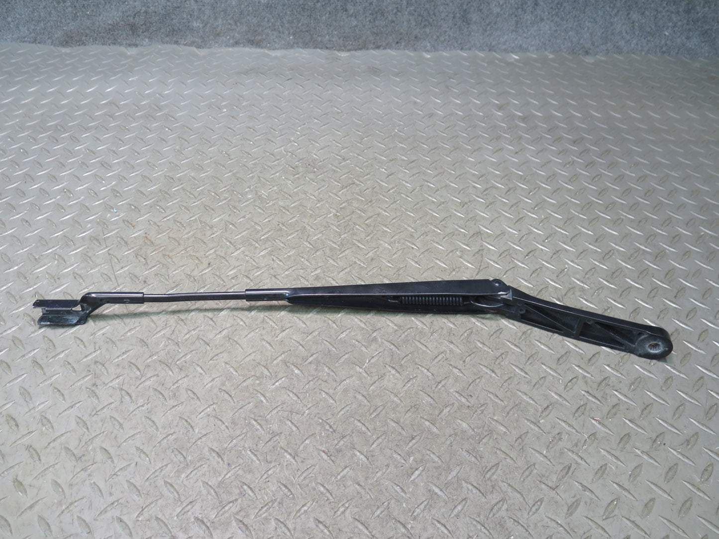 06-09 VW Golf MK5 R32 Set of 2 Front Left & Right Windshield Wiper Arm OEM