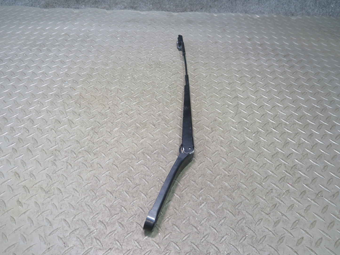 06-09 VW Golf MK5 R32 Set of 2 Front Left & Right Windshield Wiper Arm OEM