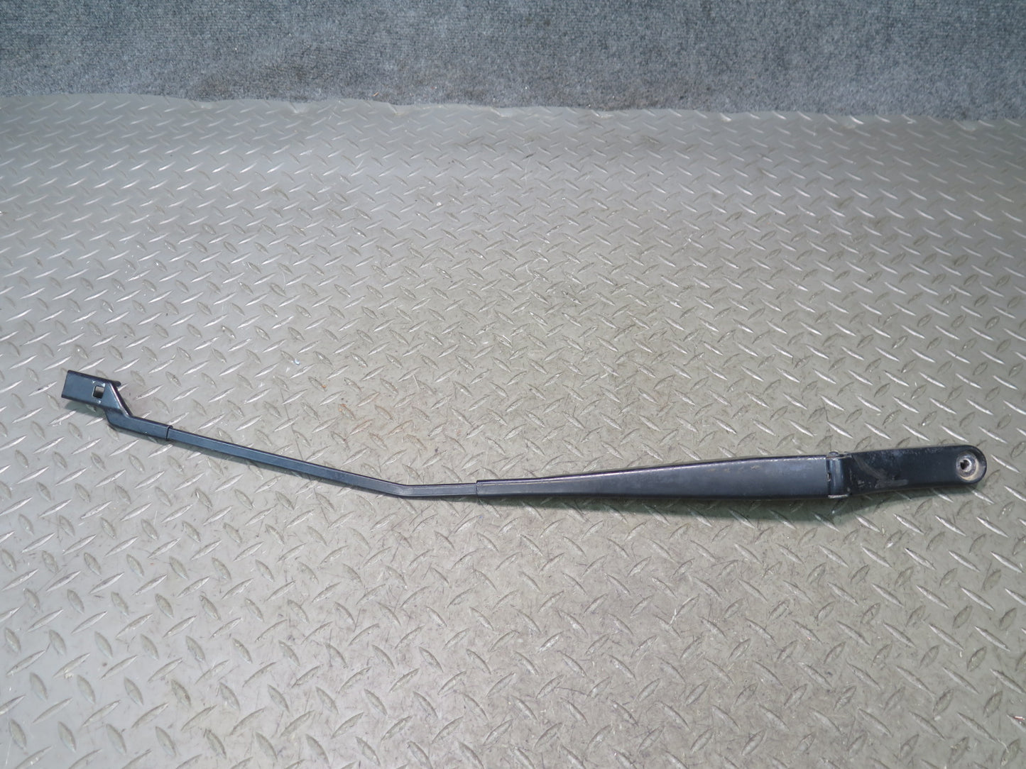 06-09 VW Golf MK5 R32 Set of 2 Front Left & Right Windshield Wiper Arm OEM