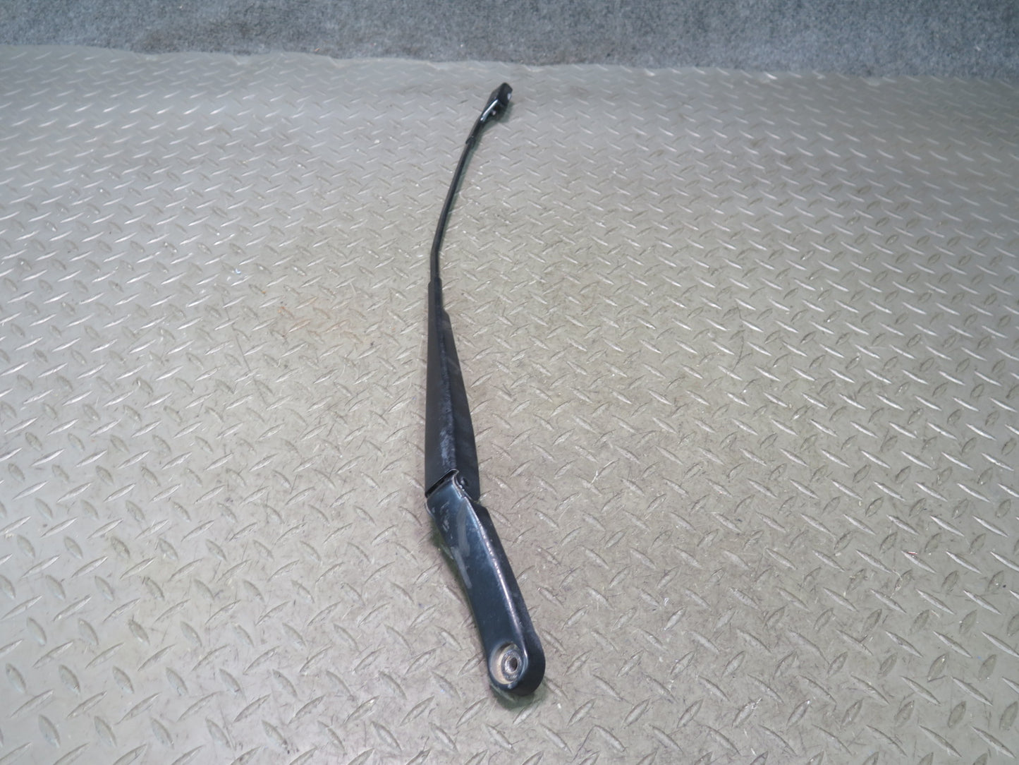 06-09 VW Golf MK5 R32 Set of 2 Front Left & Right Windshield Wiper Arm OEM