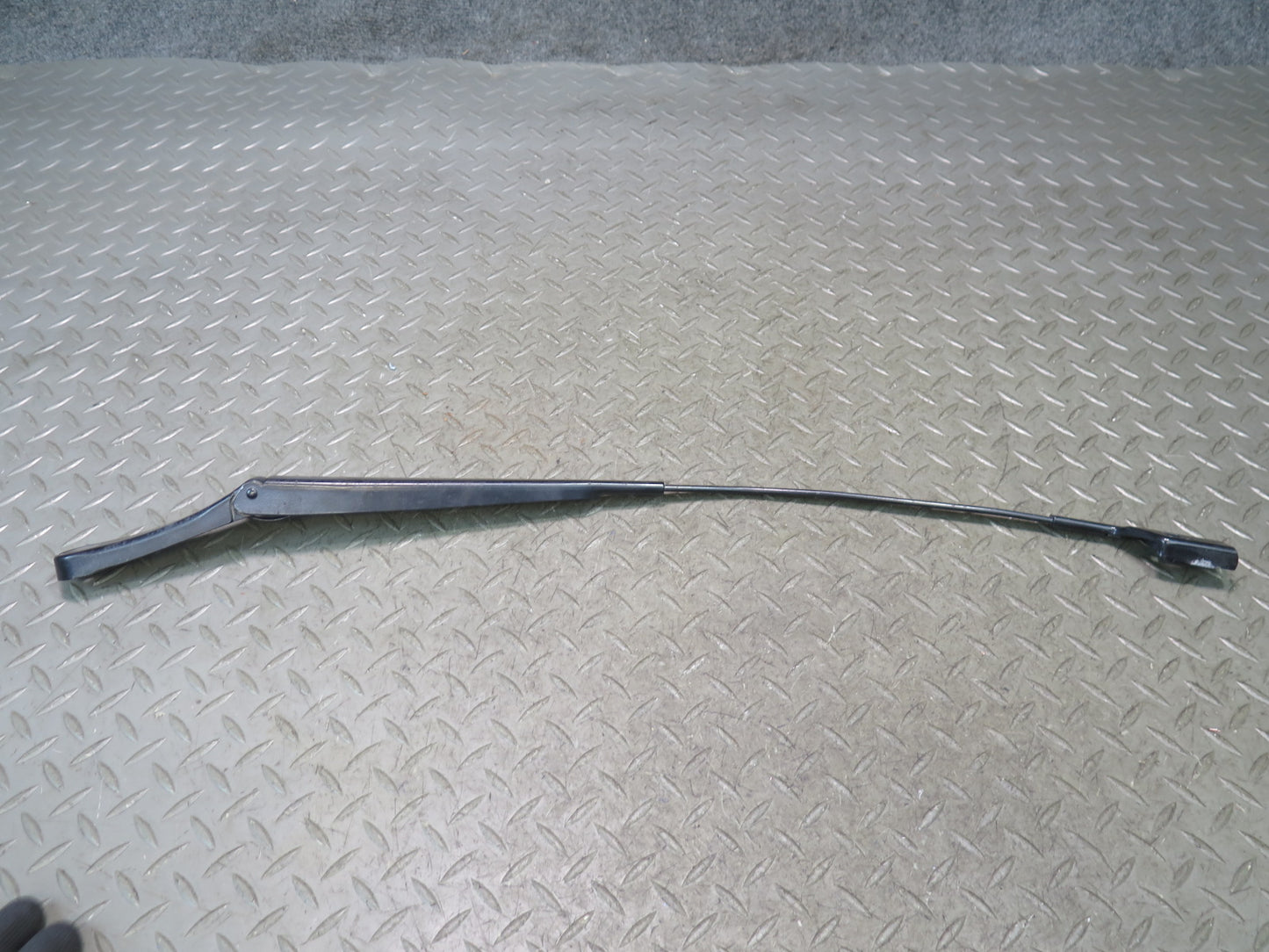 06-09 VW Golf MK5 R32 Set of 2 Front Left & Right Windshield Wiper Arm OEM