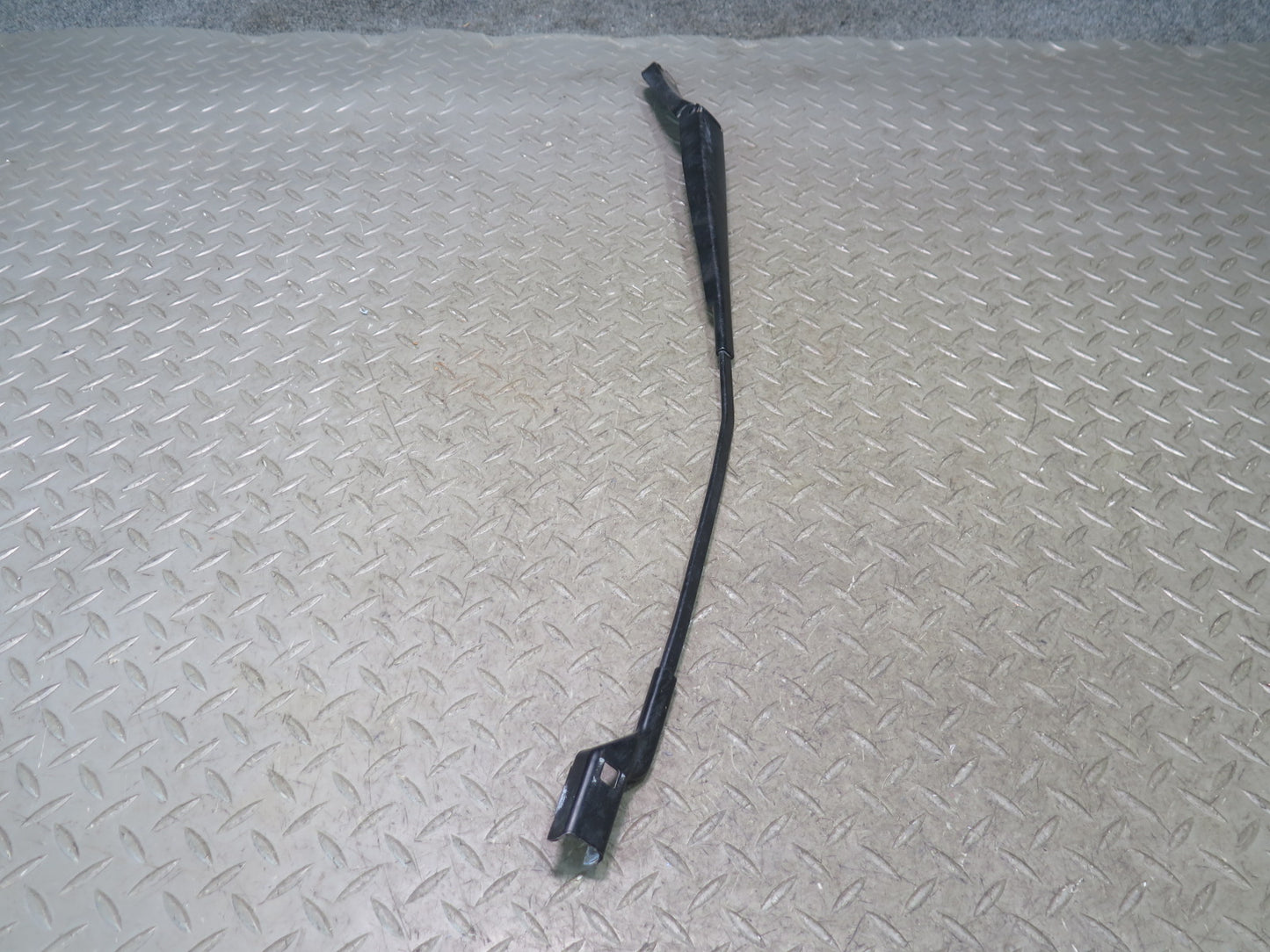 06-09 VW Golf MK5 R32 Set of 2 Front Left & Right Windshield Wiper Arm OEM