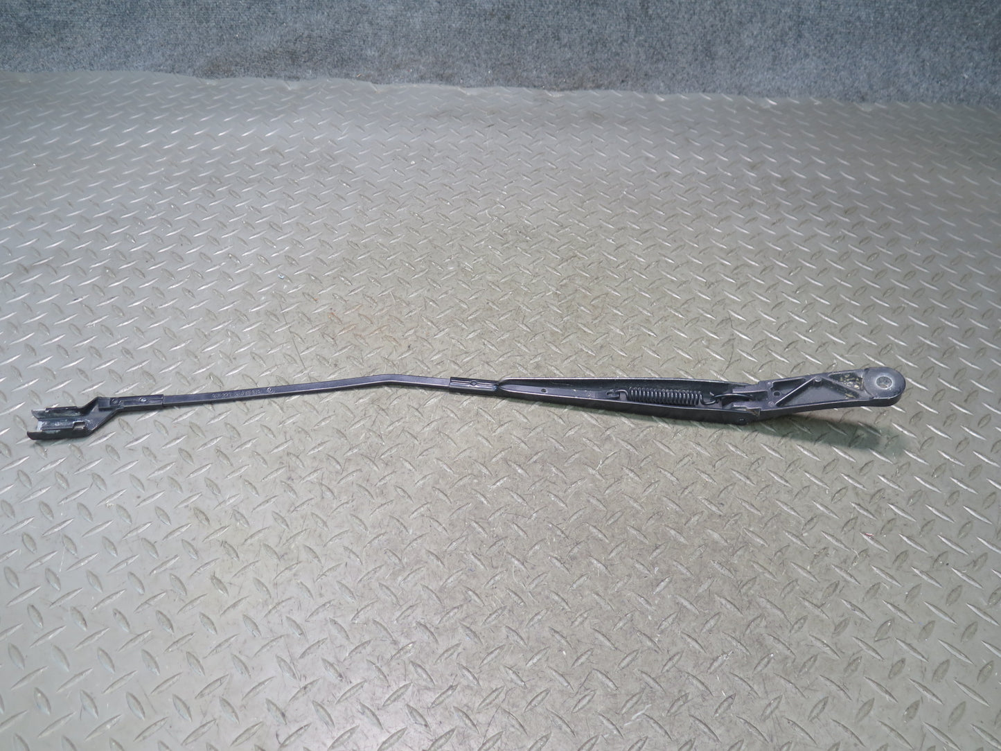 06-09 VW Golf MK5 R32 Set of 2 Front Left & Right Windshield Wiper Arm OEM